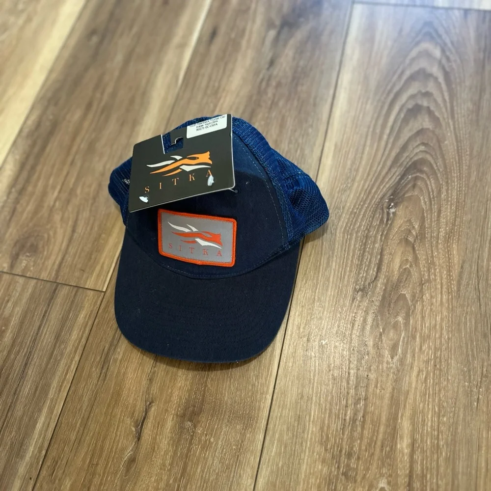 Sitka youth meshback trucker cap NWT